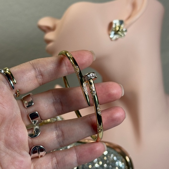 ⚜️ Luxury 18K Gold Plated Elegant Bangle Bracelet - Picture 6 of 6